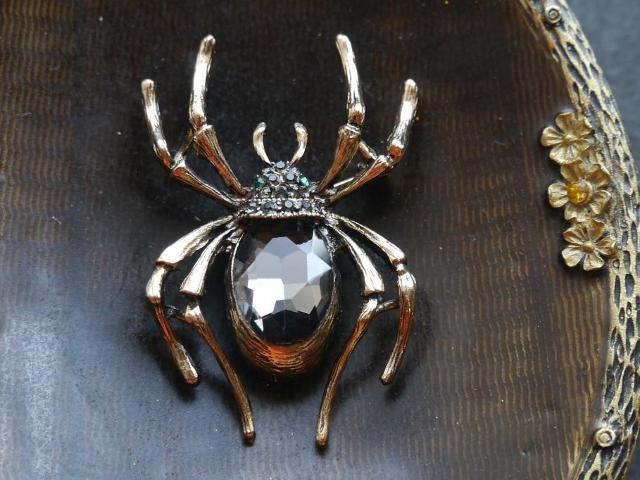 新品アンティーク調黒系ストーン蜘蛛クモブローチ  クラシック ヴィンテージ風 ヴィクトリアン ゴシック < 女性アクセサリー/時計  新品アンティーク調黒系ストーン蜘蛛クモブローチ  クラシック ヴィンテージ風 ヴィクトリアン ゴシック  < 女性アクセサリー/時計の