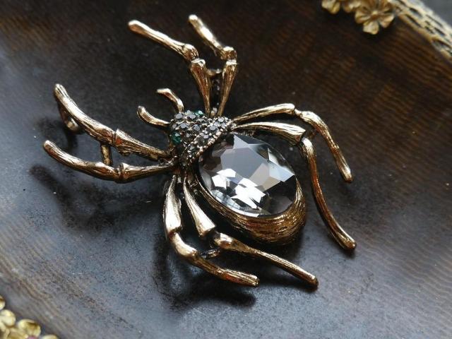 新品アンティーク調黒系ストーン蜘蛛クモブローチ  クラシック ヴィンテージ風 ヴィクトリアン ゴシック < 女性アクセサリー/時計  新品アンティーク調黒系ストーン蜘蛛クモブローチ  クラシック ヴィンテージ風 ヴィクトリアン ゴシック < 女性アクセサリー/時計の