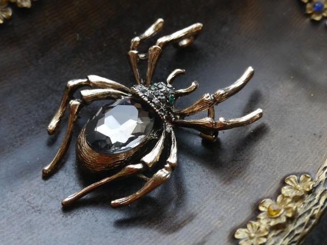 新品アンティーク調黒系ストーン蜘蛛クモブローチ  クラシック ヴィンテージ風 ヴィクトリアン ゴシック < 女性アクセサリー/時計  新品アンティーク調黒系ストーン蜘蛛クモブローチ  クラシック ヴィンテージ風 ヴィクトリアン ゴシック < 女性アクセサリー/時計の