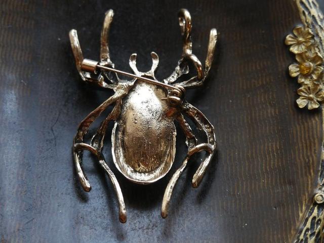 新品アンティーク調黒系ストーン蜘蛛クモブローチ  クラシック ヴィンテージ風 ヴィクトリアン ゴシック < 女性アクセサリー/時計  新品アンティーク調黒系ストーン蜘蛛クモブローチ  クラシック ヴィンテージ風 ヴィクトリアン ゴシック < 女性アクセサリー/時計の