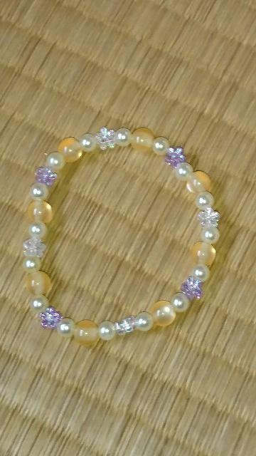 ハンドメイド☆淡いイエロー系花を合わせたブレスレット。 < 女性ファッション  ハンドメイド☆淡いイエロー系花を合わせたブレスレット。  < 女性ファッションの