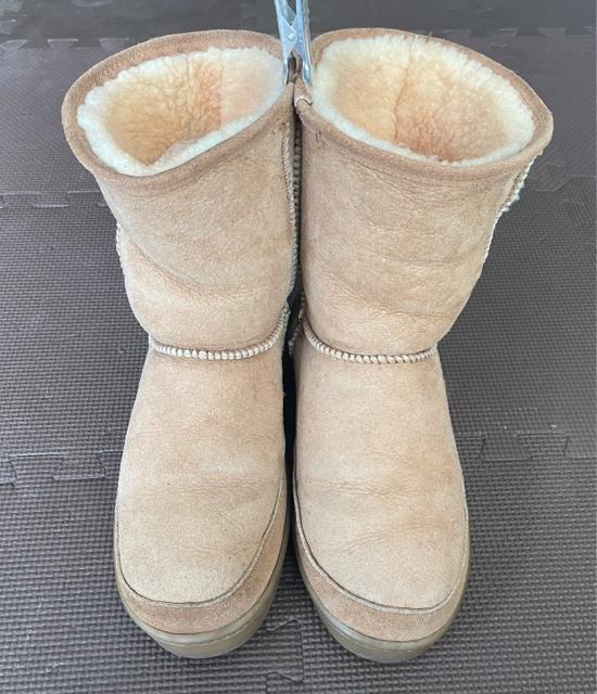 ミネトンカ ムートンブーツ ベージュ ミドル丈  サイズ8 25cm  防寒 中古 < 女性ファッション  ミネトンカ ムートンブーツ ベージュ ミドル丈  サイズ8 25cm  防寒 中古  < 女性ファッションの
