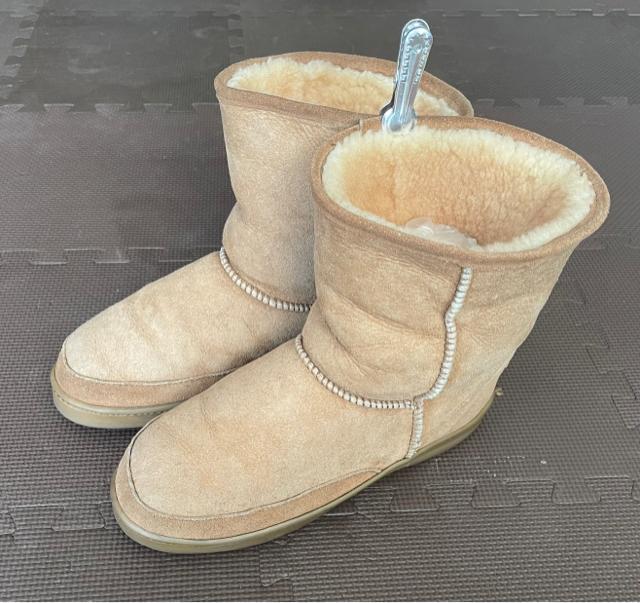 ミネトンカ ムートンブーツ ベージュ ミドル丈  サイズ8 25cm  防寒 中古 < 女性ファッション  ミネトンカ ムートンブーツ ベージュ ミドル丈  サイズ8 25cm  防寒 中古 < 女性ファッションの