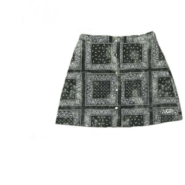UGG 美品 バンダナ 総柄 フロントボタン ミニ スカート < 女性ファッション UGG 美品 バンダナ 総柄 フロントボタン ミニ スカート < 女性ファッションの