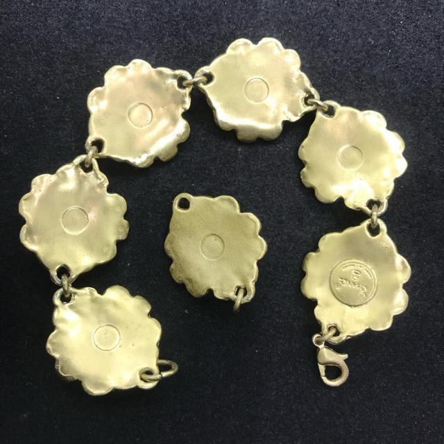 激レア 正規品 ヴィンテージ シャネル カメリア ブレスレット ゴールド < ブランド  激レア 正規品 ヴィンテージ シャネル カメリア ブレスレット ゴールド < ブランドの