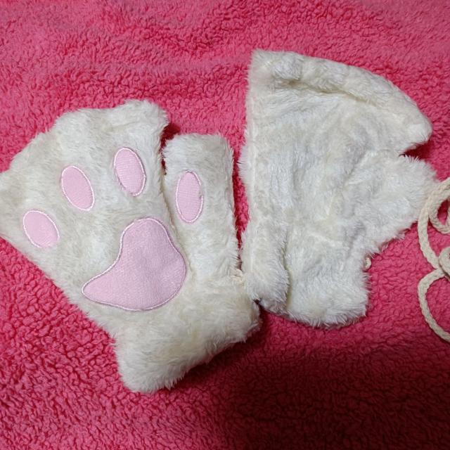 新品★にゃんこ肉球指出し手袋/ホワイト < 女性ファッション  新品★にゃんこ肉球指出し手袋/ホワイト < 女性ファッションの