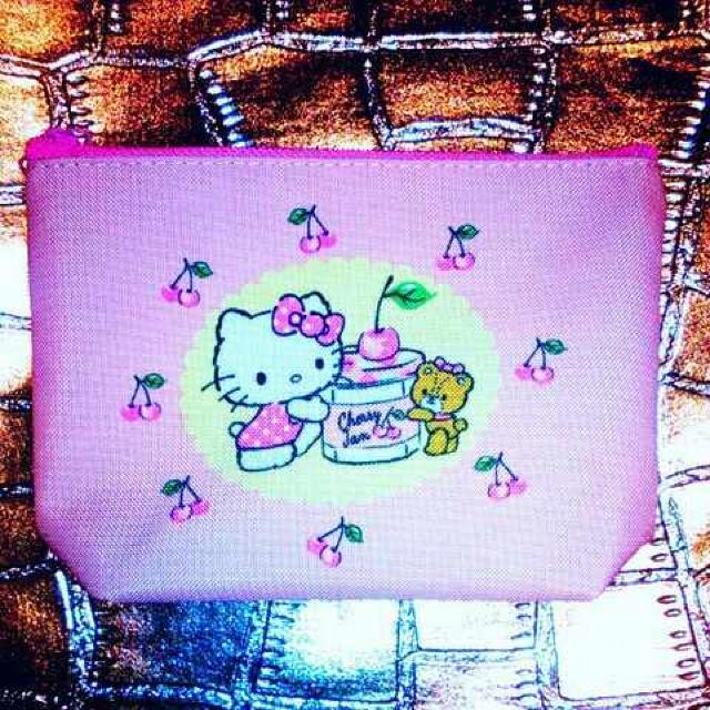 新品 キティちゃん ポーチ サンリオ 1976 2017 チェリー さくら < おもちゃ  新品 キティちゃん ポーチ サンリオ 1976 2017 チェリー さくら  < おもちゃの