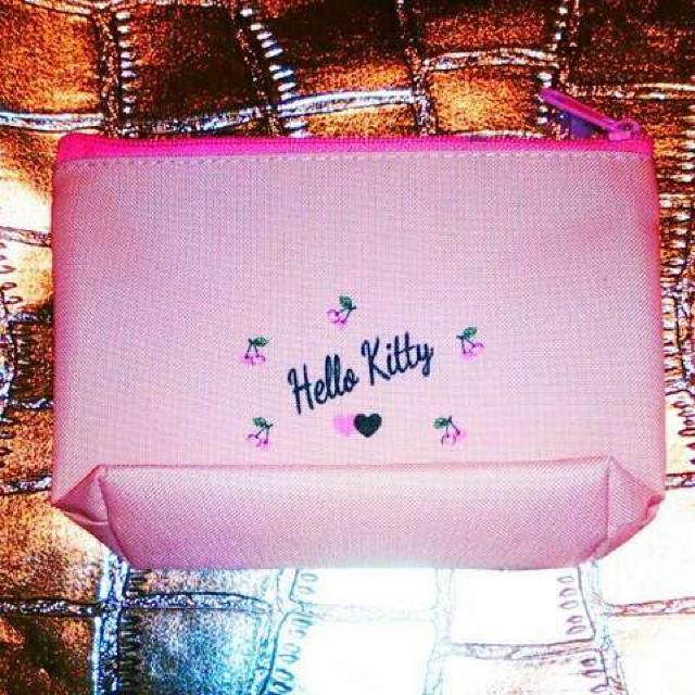 新品 キティちゃん ポーチ サンリオ 1976 2017 チェリー さくら < おもちゃ  新品 キティちゃん ポーチ サンリオ 1976 2017 チェリー さくら < おもちゃの