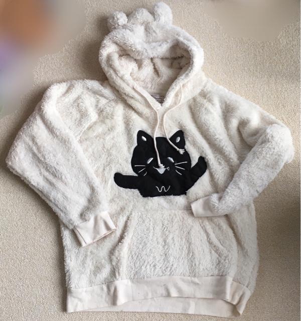 黒猫キャラワッペン&クマ耳シャギーボアパーカープルオーバー白 < 女性ファッション 黒猫キャラワッペン&クマ耳シャギーボアパーカープルオーバー白 < 女性ファッションの