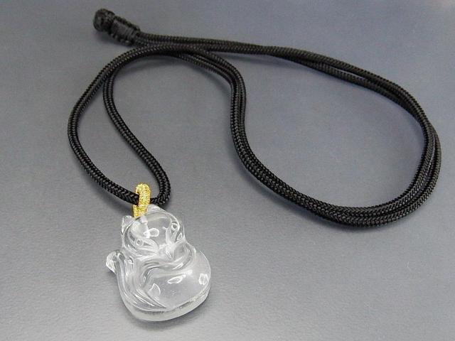 天然石水晶きつね狐彫り品小サイズペンダントトップ黒紐ネックレス魅力アップ開運 < 女性アクセサリー/時計  天然石水晶きつね狐彫り品小サイズペンダントトップ黒紐ネックレス魅力アップ開運 < 女性アクセサリー/時計の