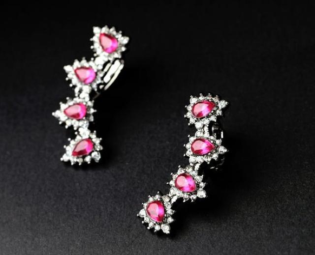 新品アンティーク調ゴシックローズストーンイヤリング < 女性アクセサリー/時計  新品アンティーク調ゴシックローズストーンイヤリング < 女性アクセサリー/時計の