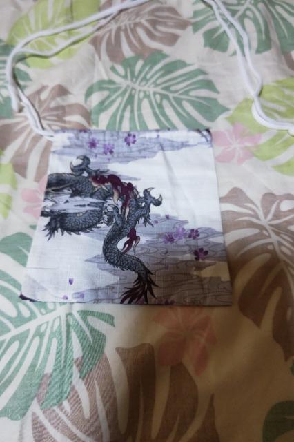 ★処分品★白×雲龍小桜和柄ナナメ掛巾着袋 < キッズ/ベビー  ★処分品★白×雲龍小桜和柄ナナメ掛巾着袋  < キッズ/ベビーの