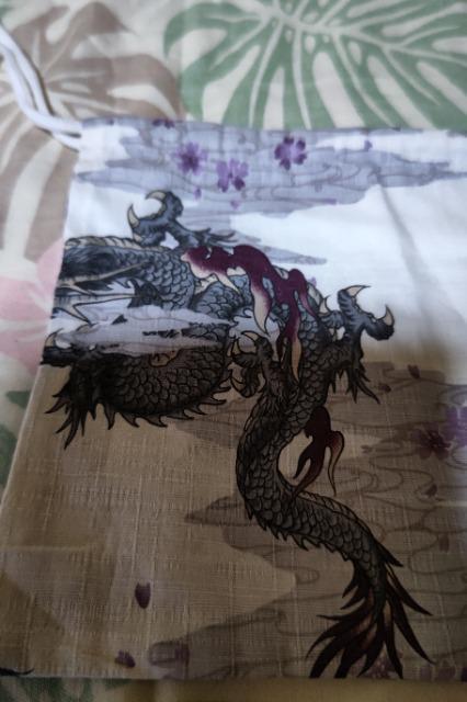 ★処分品★白×雲龍小桜和柄ナナメ掛巾着袋 < キッズ/ベビー  ★処分品★白×雲龍小桜和柄ナナメ掛巾着袋 < キッズ/ベビーの