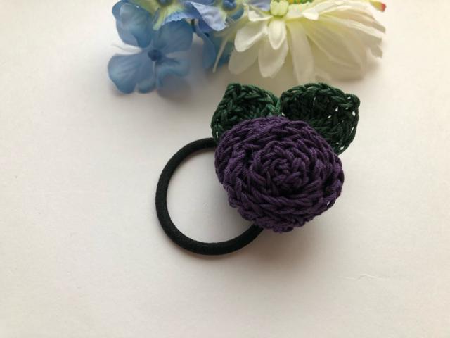 ハンドメイド ヘアゴム ブローチ巻き巻き薔薇 パープル < 女性ファッション  ハンドメイド ヘアゴム ブローチ巻き巻き薔薇 パープル < 女性ファッションの