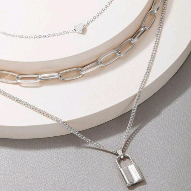 新品★鍵とハートデザイン3連ネックレス < 女性アクセサリー/時計  新品★鍵とハートデザイン3連ネックレス < 女性アクセサリー/時計の