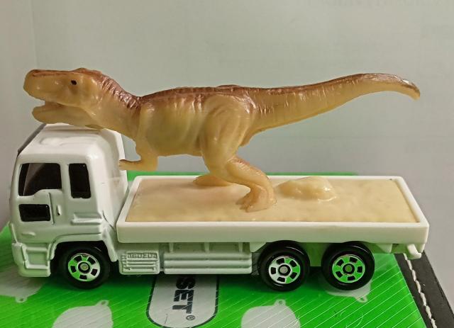 トミカ恐竜輸送車いすゞギガ < ホビー  トミカ恐竜輸送車いすゞギガ  < ホビーの