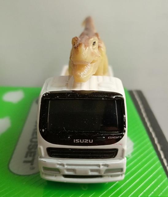 トミカ恐竜輸送車いすゞギガ < ホビー  トミカ恐竜輸送車いすゞギガ < ホビーの