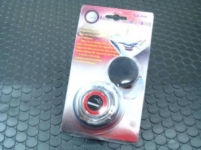 磁石で固定持ち運び可能灰皿 < 自動車/バイク 磁石で固定持ち運び可能灰皿 < 自動車/バイク