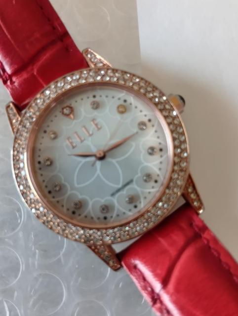 ☆ ELLE ☆ アナログ腕時計 ☆ レディース ☆3針付き ☆ 電池交換直後 < 女性アクセサリー/時計 ☆ ELLE ☆ アナログ腕時計 ☆ レディース ☆3針付き ☆ 電池交換直後 < 女性アクセサリー/時計の