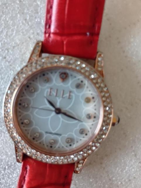 ☆ ELLE ☆ アナログ腕時計 ☆ レディース ☆3針付き ☆ 電池交換直後 < 女性アクセサリー/時計 ☆ ELLE ☆ アナログ腕時計 ☆ レディース ☆3針付き ☆ 電池交換直後 < 女性アクセサリー/時計の