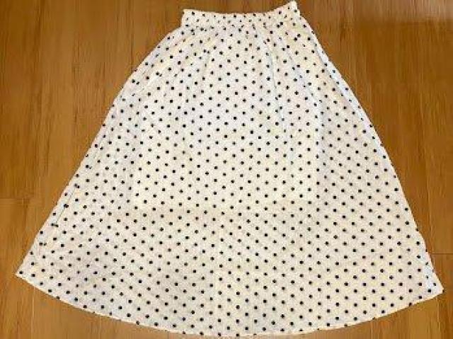 ドット柄 ロング スカート 春夏服 ボトムス ホワイト < 女性ファッション ドット柄 ロング スカート 春夏服 ボトムス ホワイト < 女性ファッションの