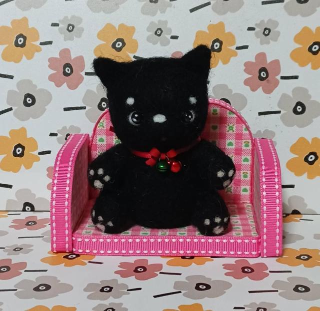 黒猫のフェルトぬいぐるみとソファセット < ペット/手芸/園芸 黒猫のフェルトぬいぐるみとソファセット < ペット/手芸/園芸の