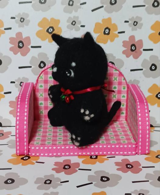 黒猫のフェルトぬいぐるみとソファセット < ペット/手芸/園芸 黒猫のフェルトぬいぐるみとソファセット < ペット/手芸/園芸の