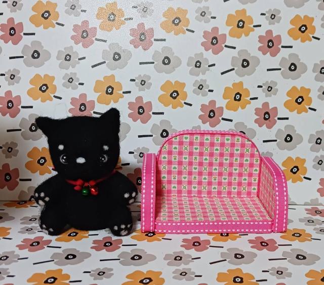 黒猫のフェルトぬいぐるみとソファセット < ペット/手芸/園芸 黒猫のフェルトぬいぐるみとソファセット < ペット/手芸/園芸の