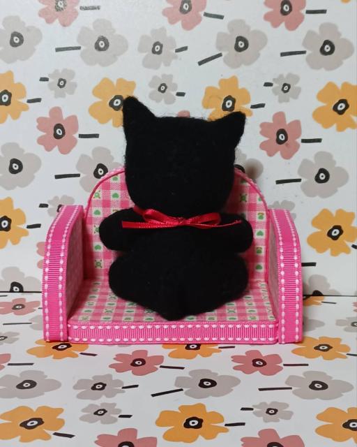 黒猫のフェルトぬいぐるみとソファセット < ペット/手芸/園芸 黒猫のフェルトぬいぐるみとソファセット < ペット/手芸/園芸の