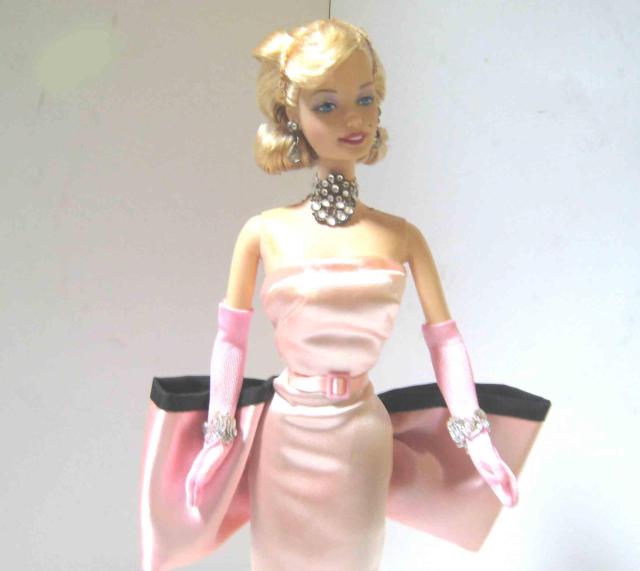 マリリン・モンロー ピンクドレスのバービー人形 < ホビー マリリン・モンロー ピンクドレスのバービー人形 < ホビーの