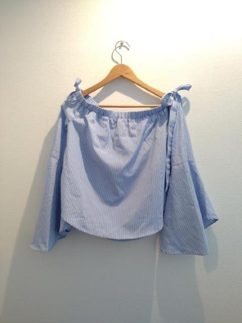 フォーエバー21☆ブルー ボーダー 肩リボン ブラウス シャツ Sサイズ < ブランド  フォーエバー21☆ブルー ボーダー 肩リボン ブラウス シャツ Sサイズ < ブランドの