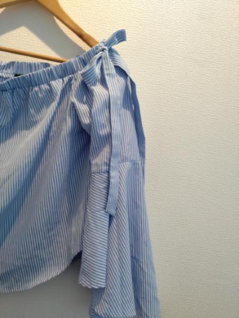 フォーエバー21☆ブルー ボーダー 肩リボン ブラウス シャツ Sサイズ < ブランド  フォーエバー21☆ブルー ボーダー 肩リボン ブラウス シャツ Sサイズ < ブランドの