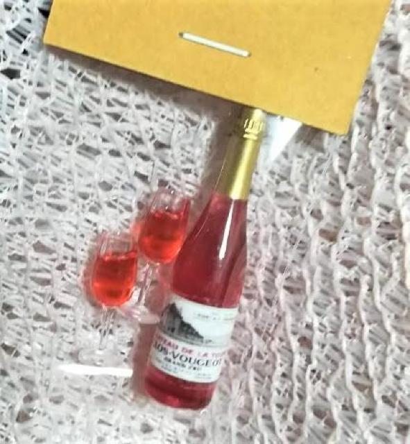 ミニチュア★赤ワイン&ワイングラス2個セット★白ワインもございます★リカちゃんハウスやシルバニアにも★ < おもちゃ  ミニチュア★赤ワイン&ワイングラス2個セット★白ワインもございます★リカちゃんハウスやシルバニアにも★  < おもちゃの