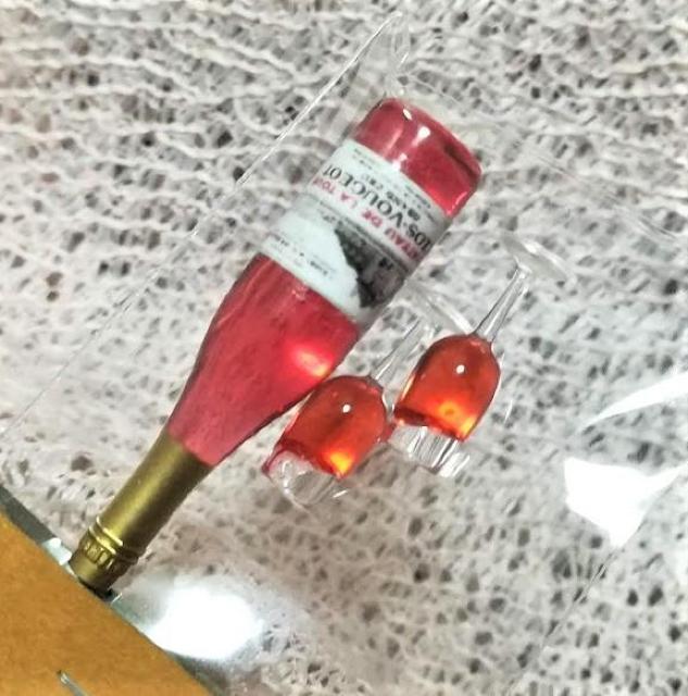 ミニチュア★赤ワイン&ワイングラス2個セット★白ワインもございます★リカちゃんハウスやシルバニアにも★ < おもちゃ  ミニチュア★赤ワイン&ワイングラス2個セット★白ワインもございます★リカちゃんハウスやシルバニアにも★ < おもちゃの