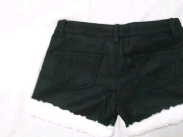 《New》ふわふわ*もこもこ★裾ボア*ショートパンツ<ブラックM> < 女性ファッション  《New》ふわふわ*もこもこ★裾ボア*ショートパンツ<ブラックM> < 女性ファッションの