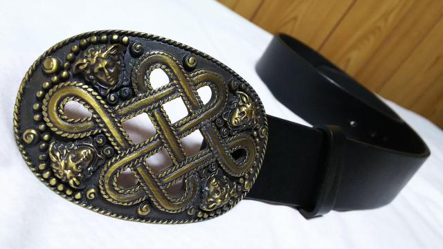 正規美 レア ガクト着 ヴェルサーチ ゴシック レザーベルト 黒 80 インフィニティスネーク×4連メデューサロゴバックルXL金具 < ブランド  正規美 レア ガクト着 ヴェルサーチ ゴシック レザーベルト 黒 80 インフィニティスネーク×4連メデューサロゴバックルXL金具 < ブランドの