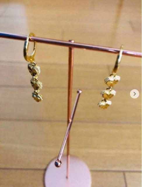 【人気】24k 18kなカラー 揺れる 3連ハート ゴールド ピアス 限定入荷 < 女性アクセサリー/時計  【人気】24k 18kなカラー 揺れる 3連ハート ゴールド ピアス 限定入荷  < 女性アクセサリー/時計の