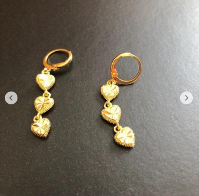 【人気】24k 18kなカラー 揺れる 3連ハート ゴールド ピアス 限定入荷 < 女性アクセサリー/時計  【人気】24k 18kなカラー 揺れる 3連ハート ゴールド ピアス 限定入荷 < 女性アクセサリー/時計の