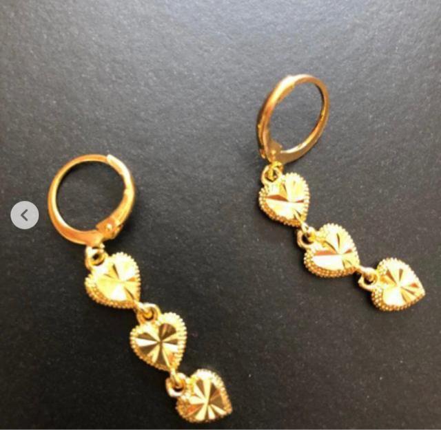 【人気】24k 18kなカラー 揺れる 3連ハート ゴールド ピアス 限定入荷 < 女性アクセサリー/時計  【人気】24k 18kなカラー 揺れる 3連ハート ゴールド ピアス 限定入荷 < 女性アクセサリー/時計の