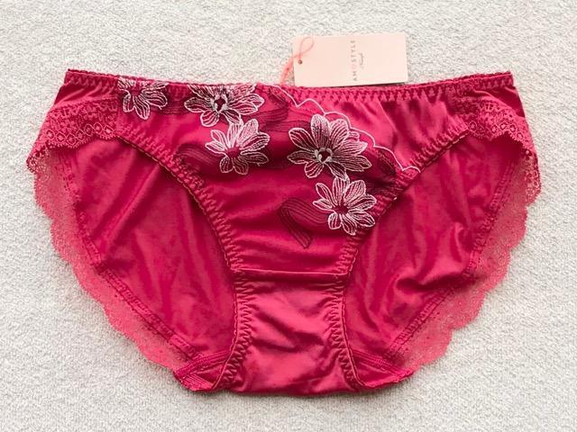 Triumph AMOSTYLE ショーツ Mサイズ レッド < 女性ファッション  Triumph AMOSTYLE ショーツ Mサイズ レッド  < 女性ファッションの