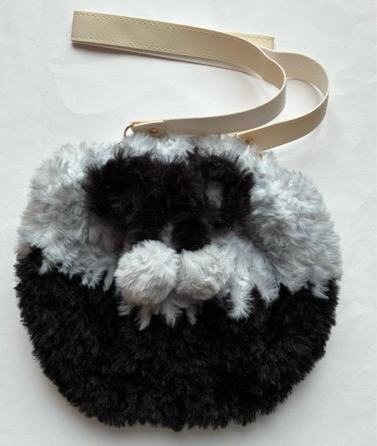 ハンドメイド バッグ ふわふわモコモコ ポンポン < 女性ファッション ハンドメイド バッグ ふわふわモコモコ ポンポン < 女性ファッションの