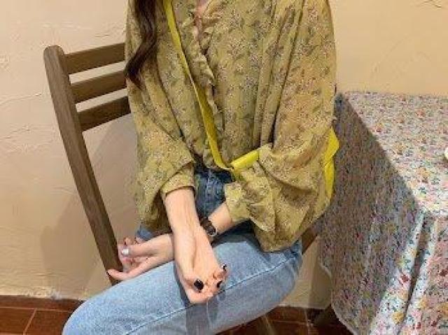 花柄 フリルブラウス フラワーパターン 春夏 < 女性ファッション 花柄 フリルブラウス フラワーパターン 春夏 < 女性ファッションの