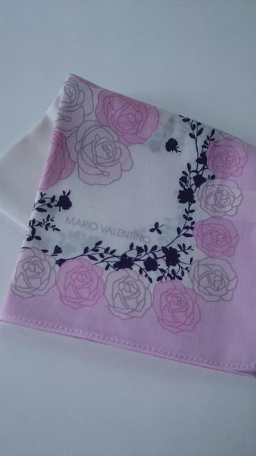 新品未使用☆MARIO VALENTINO★大判ハンカチ☆薔薇★ピンク☆スカーフ < ブランド 新品未使用☆MARIO VALENTINO★大判ハンカチ☆薔薇★ピンク☆スカーフ < ブランドの