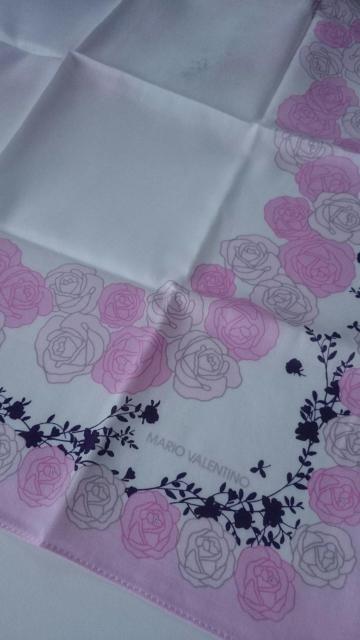新品未使用☆MARIO VALENTINO★大判ハンカチ☆薔薇★ピンク☆スカーフ < ブランド 新品未使用☆MARIO VALENTINO★大判ハンカチ☆薔薇★ピンク☆スカーフ < ブランドの