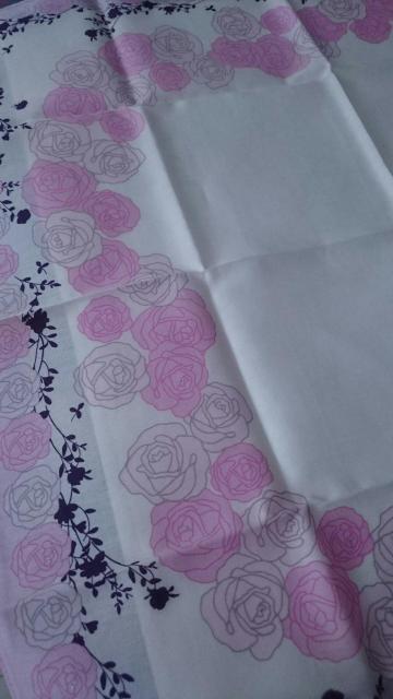 新品未使用☆MARIO VALENTINO★大判ハンカチ☆薔薇★ピンク☆スカーフ < ブランド 新品未使用☆MARIO VALENTINO★大判ハンカチ☆薔薇★ピンク☆スカーフ < ブランドの