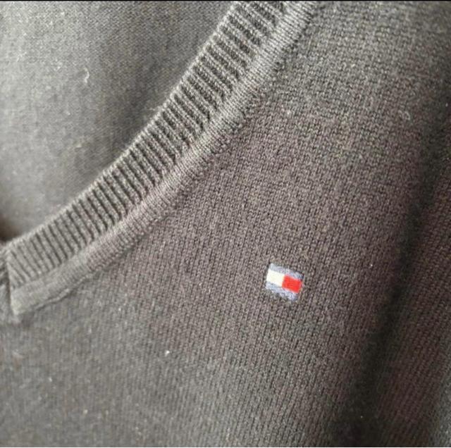 トミーフィルガー★ブラック 長袖 ニット Vネック 刺繍 ワンポイント トップス 黒 TOMMY HILFIGER セーター XS < ブランド トミーフィルガー★ブラック 長袖 ニット Vネック 刺繍 ワンポイント トップス 黒 TOMMY HILFIGER セーター XS < ブランドの