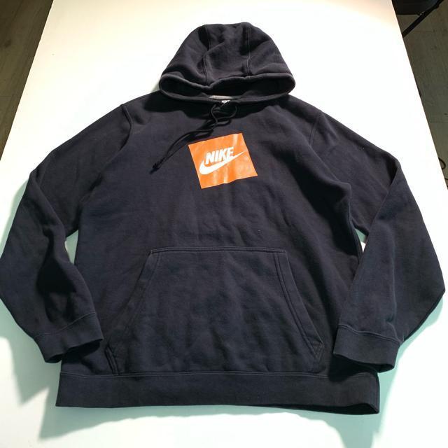 NIKE フード付き パーカー ボックスロゴ Lサイズ スウェット プルオーバー < 男性ファッション NIKE フード付き パーカー ボックスロゴ Lサイズ スウェット プルオーバー < 男性ファッションの