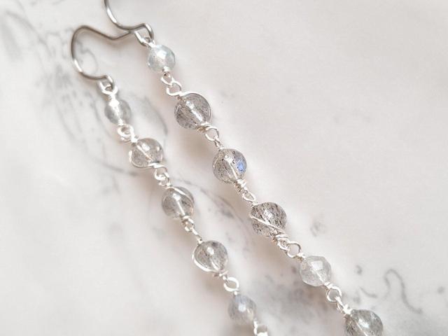 *ラブラドライトのロングピアス*SF 22077 < 女性アクセサリー/時計 *ラブラドライトのロングピアス*SF 22077 < 女性アクセサリー/時計の