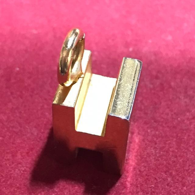 珍品 Hロゴ スクエアデザインチャーム ゴールド 750?刻印 < 女性アクセサリー/時計 珍品 Hロゴ スクエアデザインチャーム ゴールド 750?刻印 < 女性アクセサリー/時計の