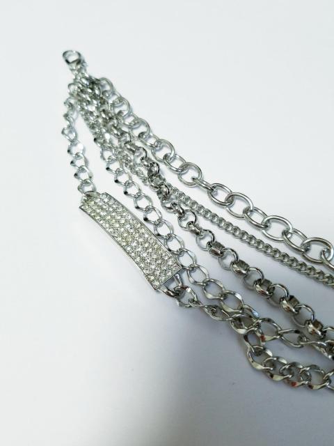(168) 新品 ラインストーン スクエアプレート シルバー 4連チェーン ブレスレット 定価¥3,980 < 女性アクセサリー/時計 (168) 新品 ラインストーン スクエアプレート シルバー 4連チェーン ブレスレット 定価¥3,980 < 女性アクセサリー/時計の